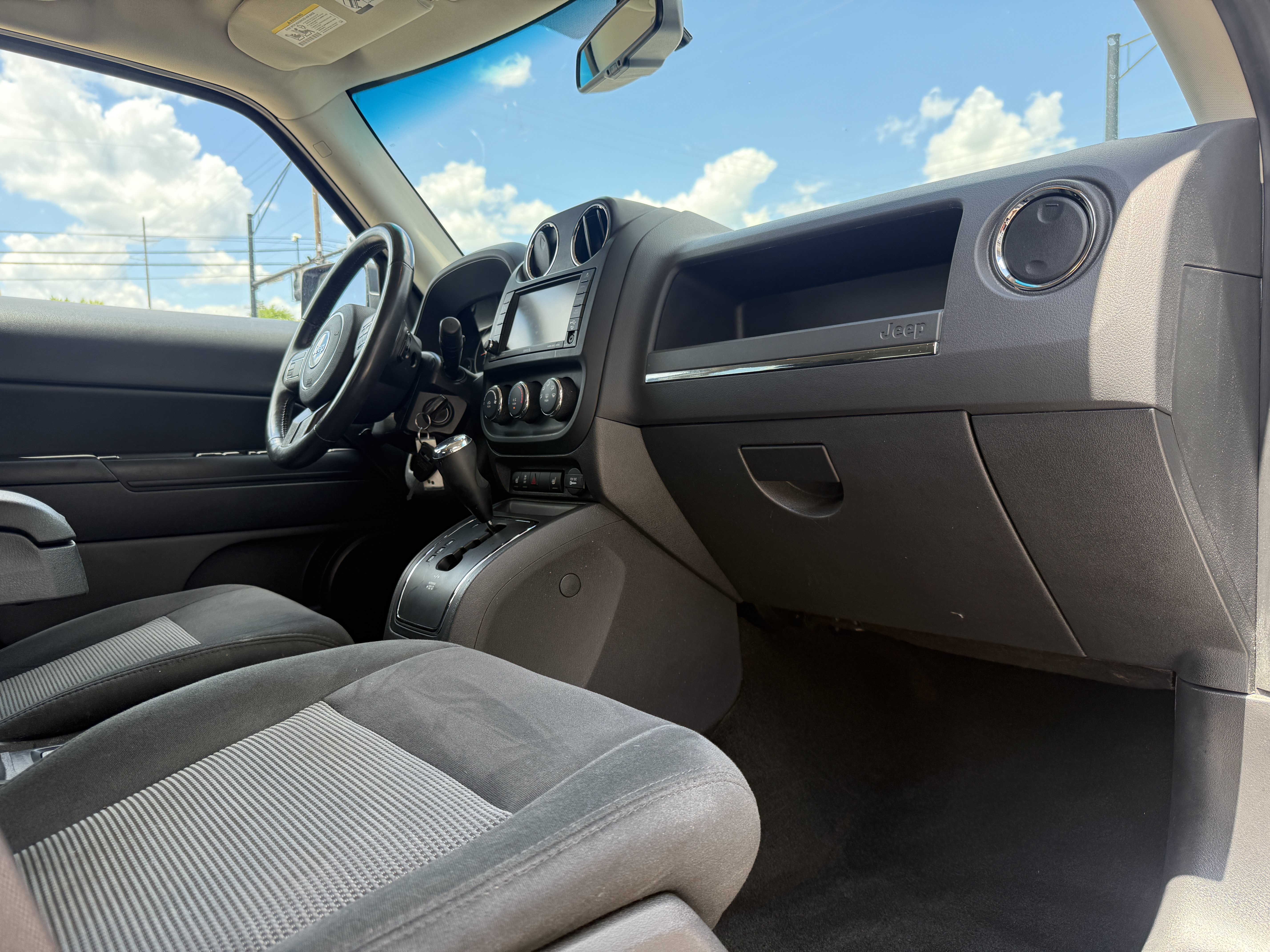 Used 2017 Jeep Patriot Latitude AWD/4WD image 16