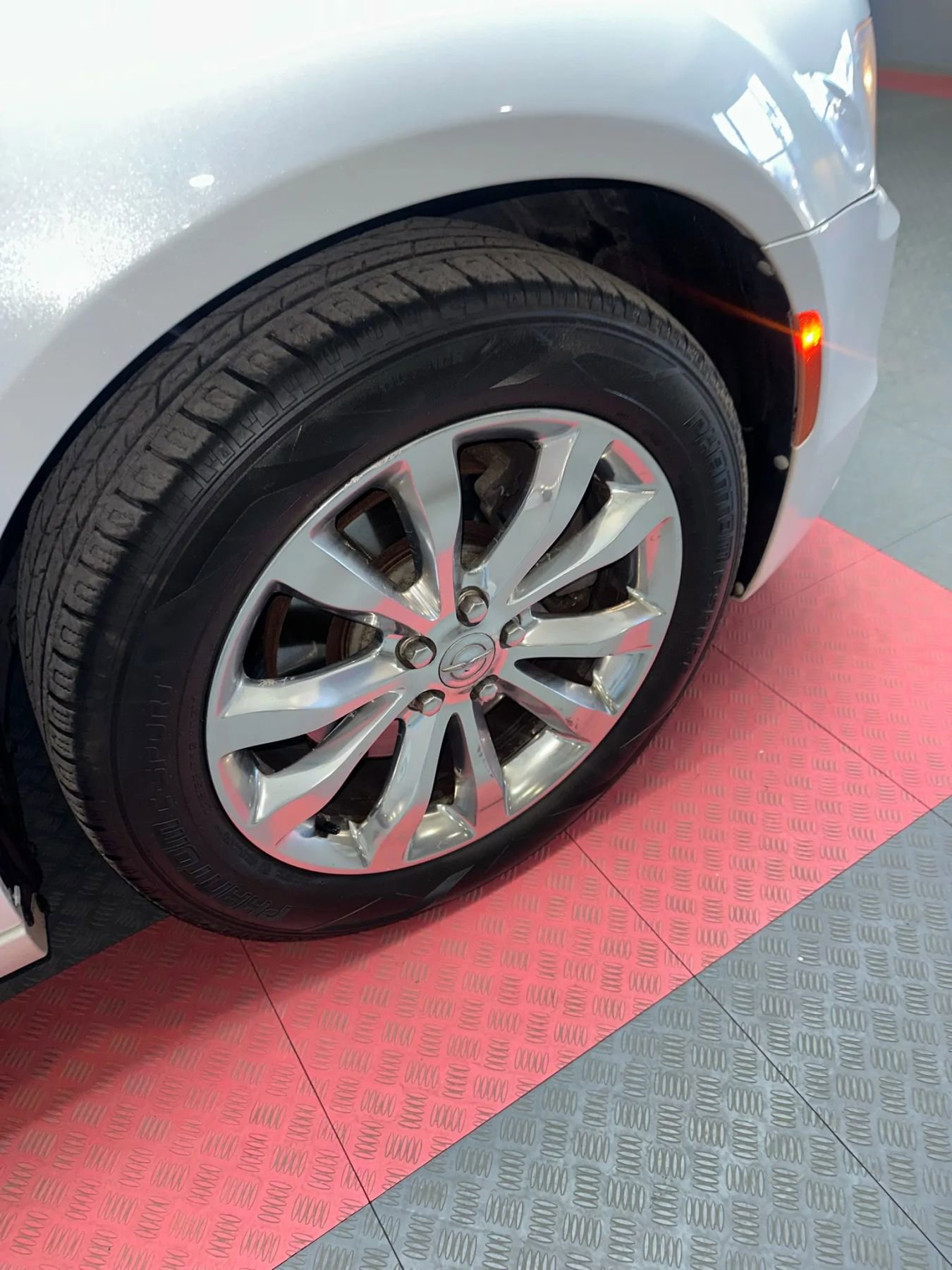 Used 2016 Chrysler 300 Limited image 36