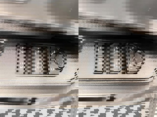 Certified 2024 Chevrolet Equinox EV RS image 29