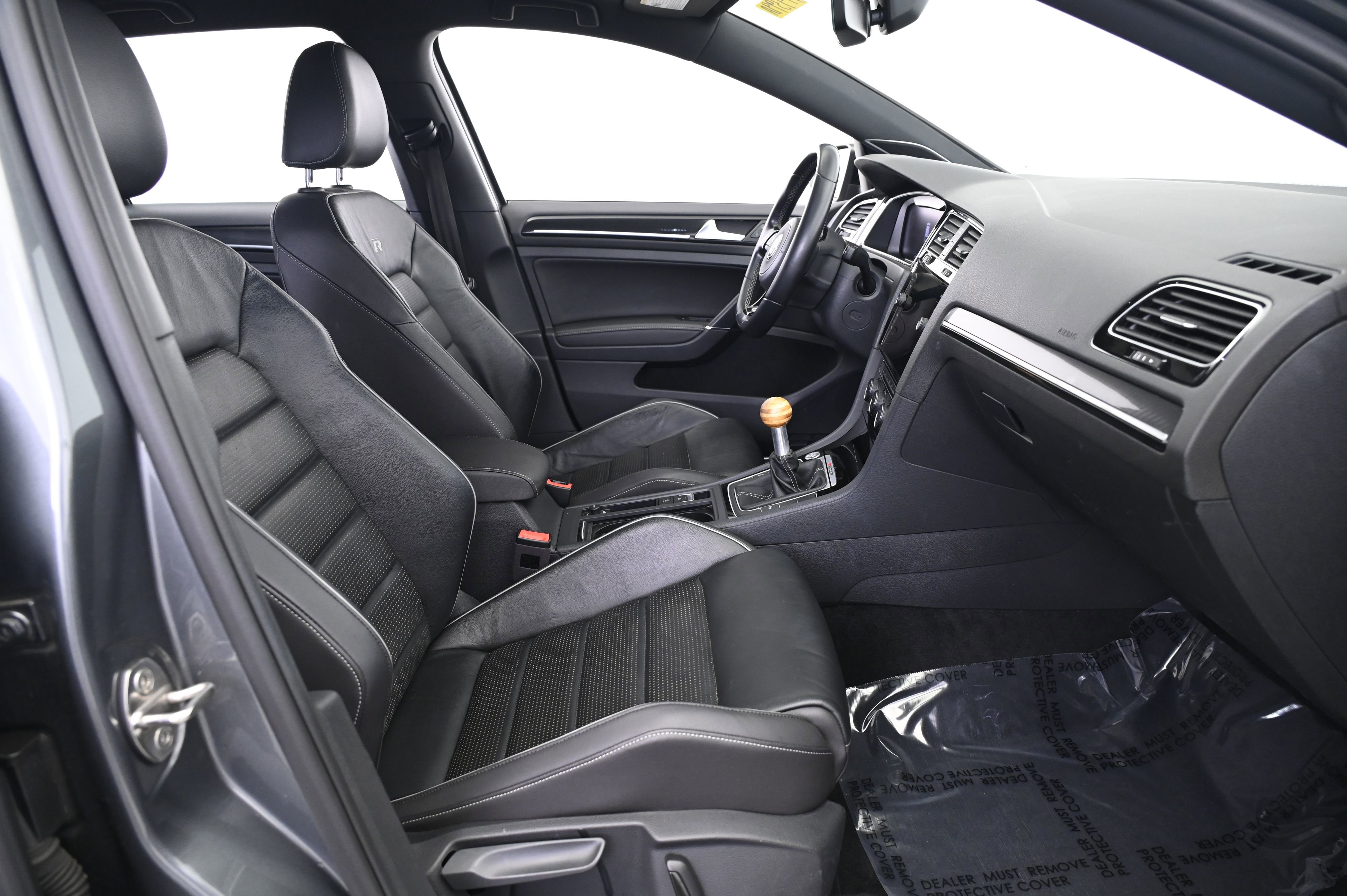 Used 2018 Volkswagen Golf R 4-Door image 23