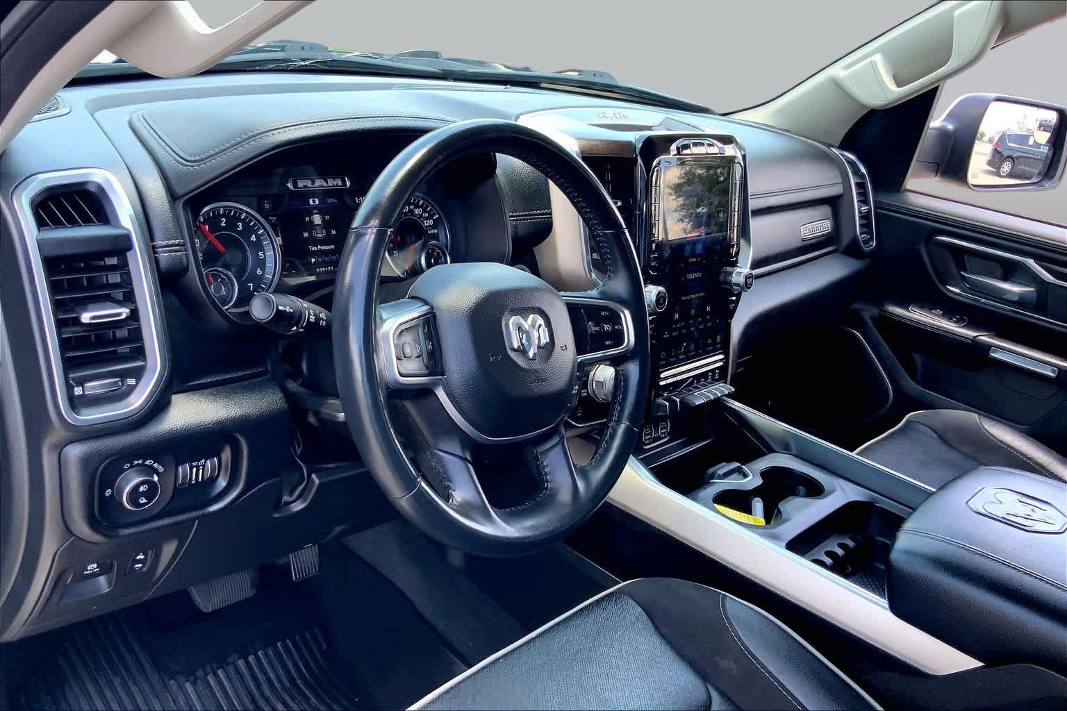 Used 2022 RAM 1500 Laramie AWD/4WD image 18