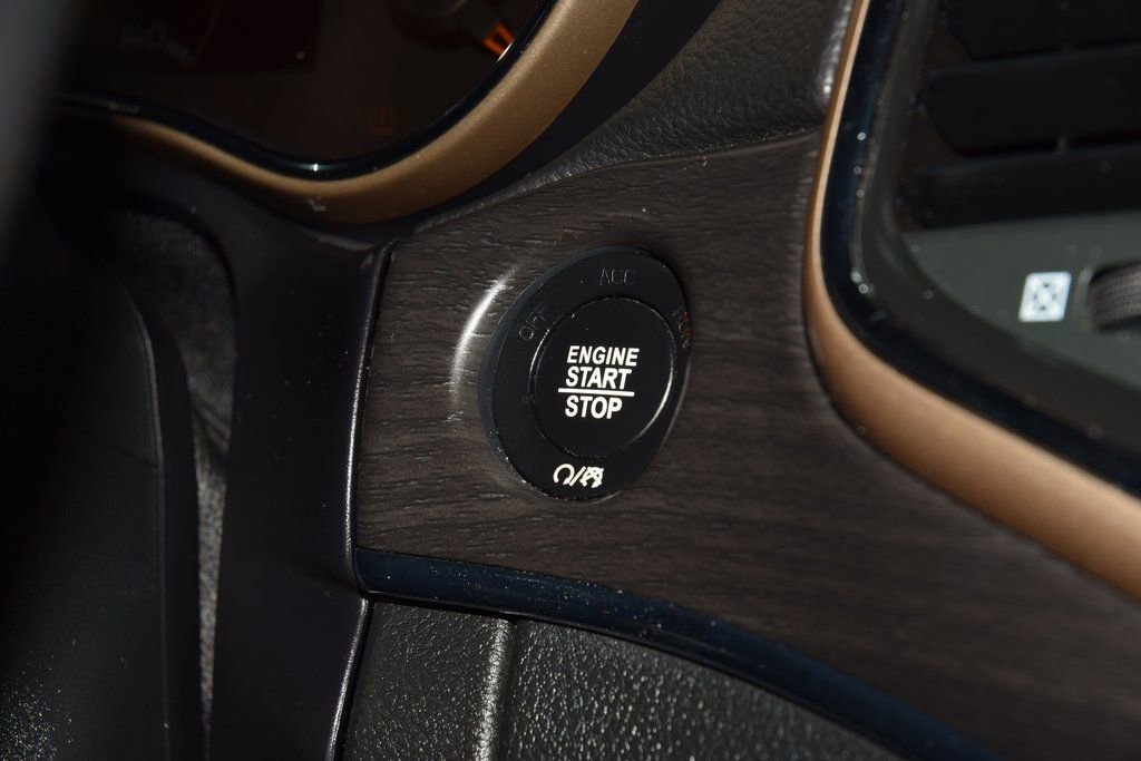 Used 2017 Jeep Grand Cherokee Limited image 35