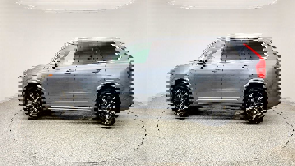 Used 2017 Volvo XC90 T8 R-Design w/ Vision Package image 8