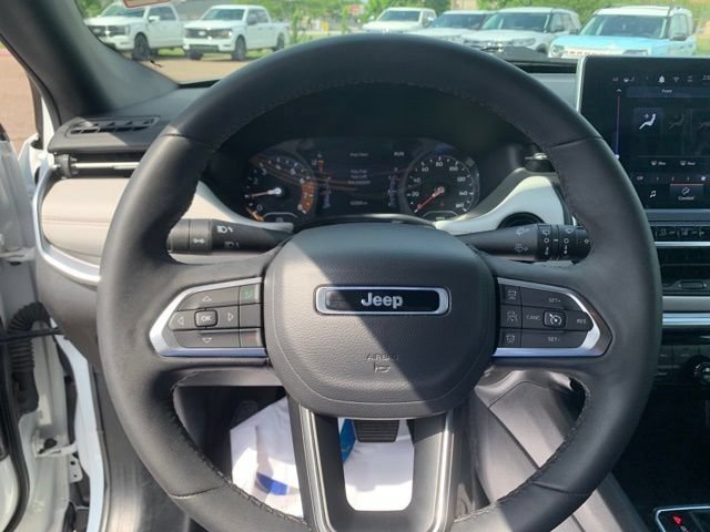 Used 2025 Jeep Compass Limited AWD/4WD image 17