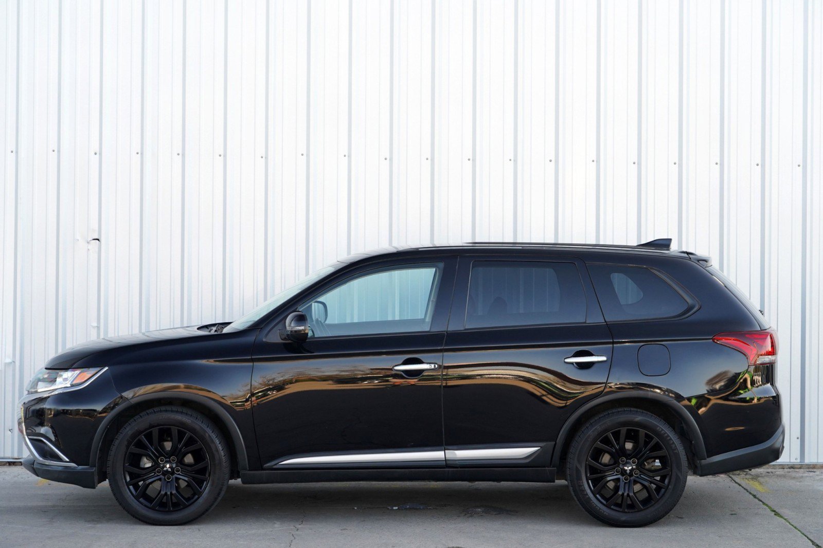 Used 2017 Mitsubishi Outlander SE image 43