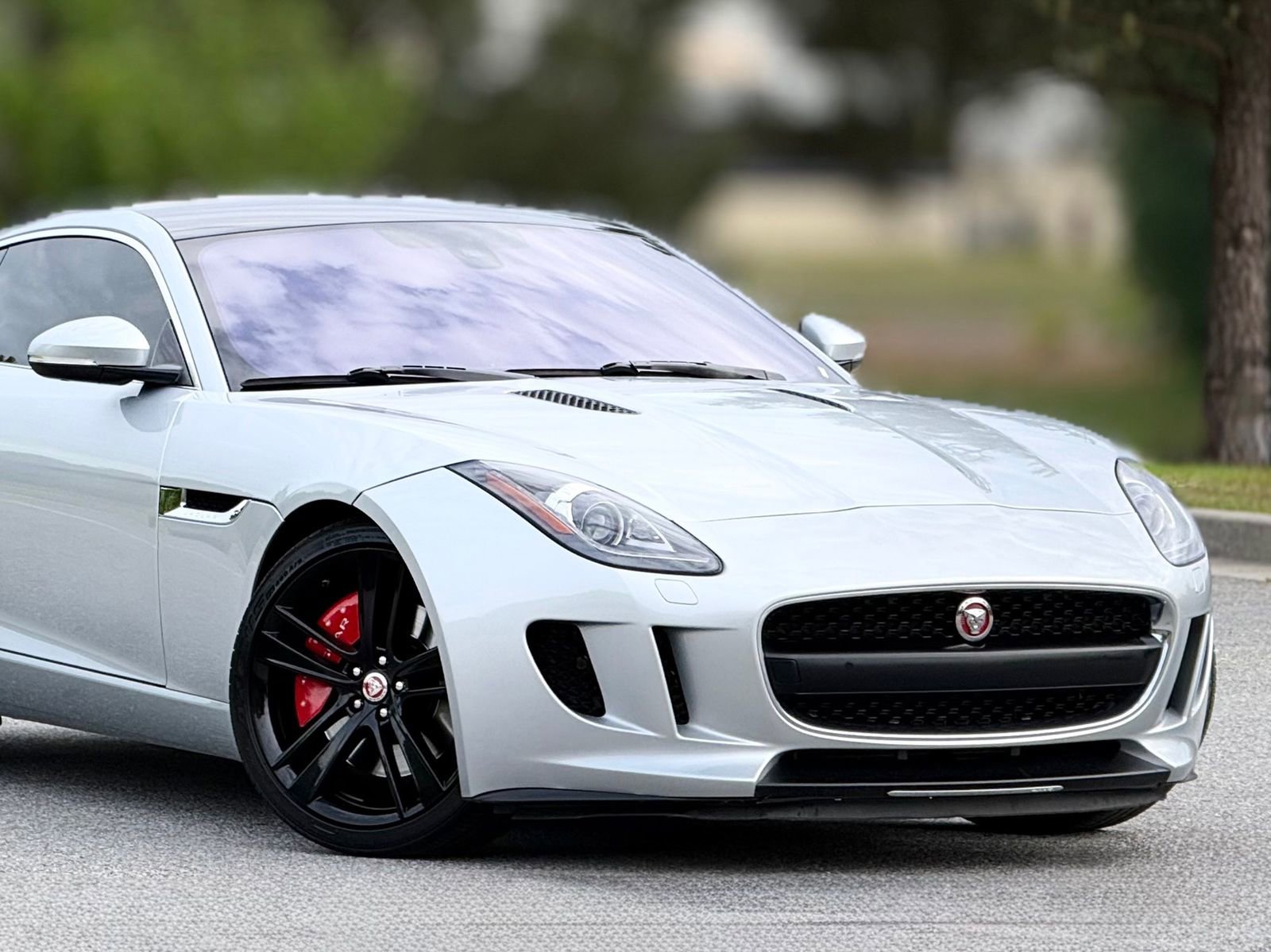 Used 2017 Jaguar F-TYPE Coupe RWD image 39