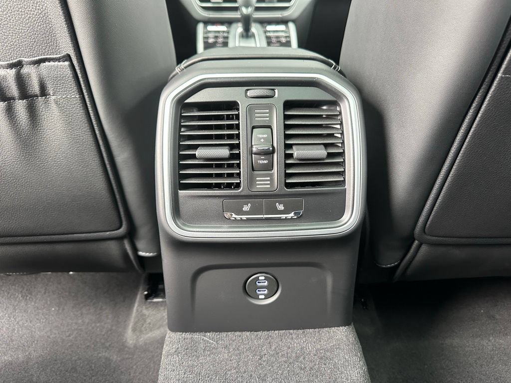 Certified 2026 Porsche Macan Turbo AWD/4WD image 37