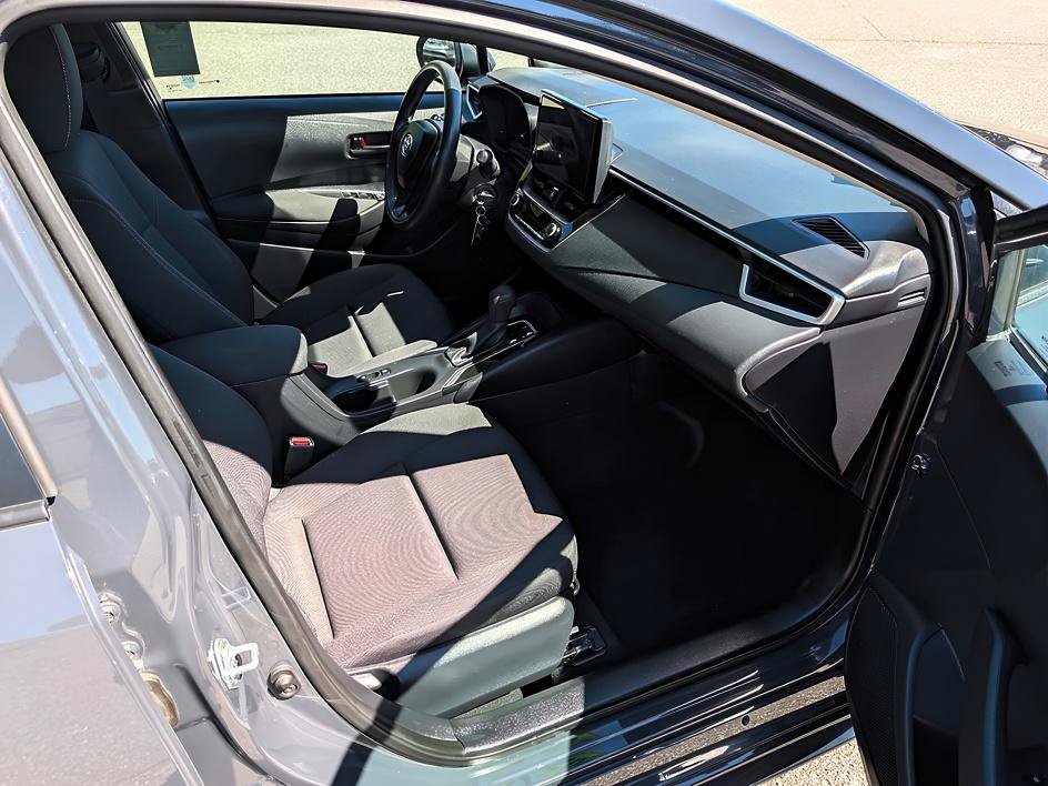 Used 2025 Toyota Corolla LE FWD image 12