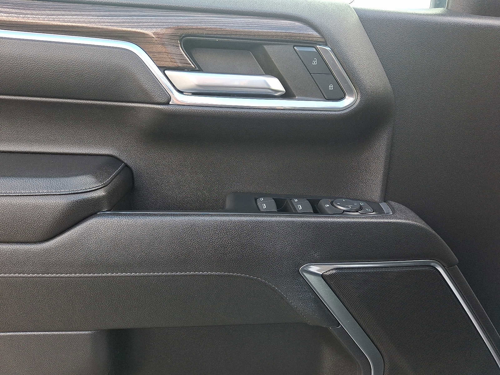 Used 2023 Chevrolet Silverado 1500 LT image 12