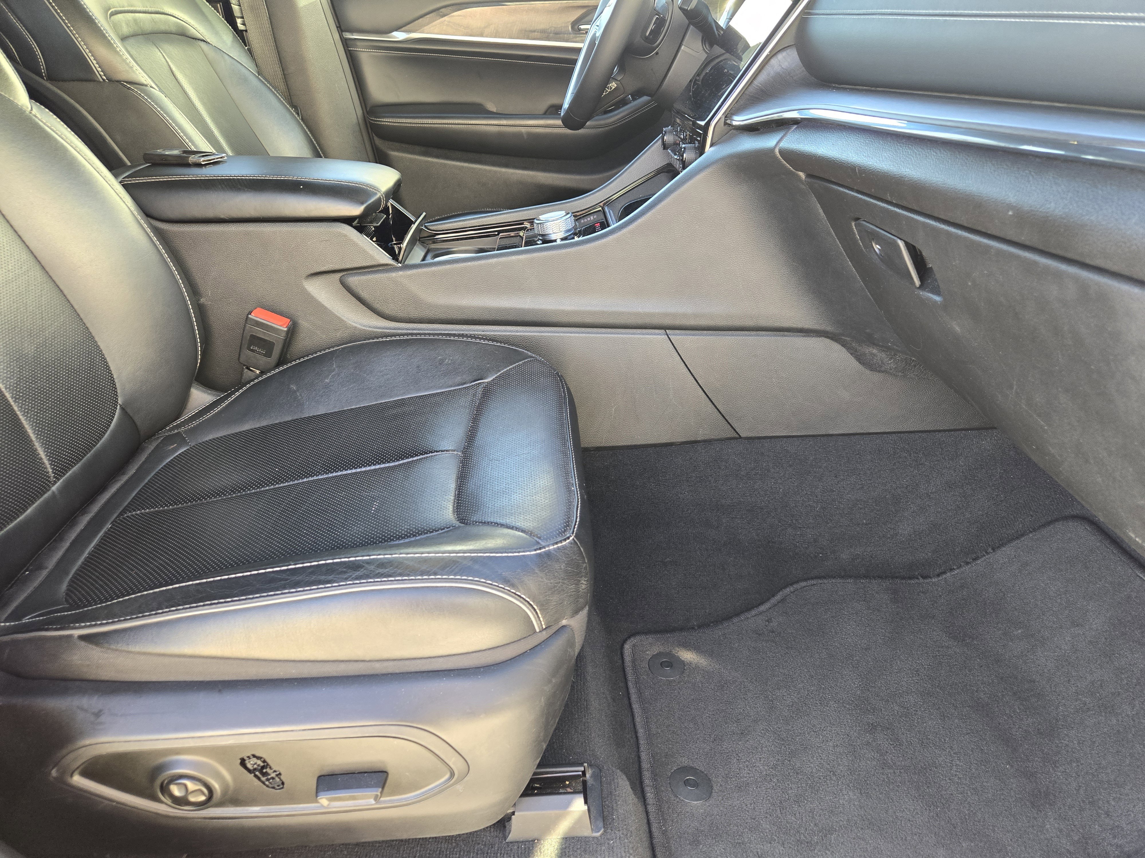 Used 2023 Jeep Grand Cherokee L Overland image 17