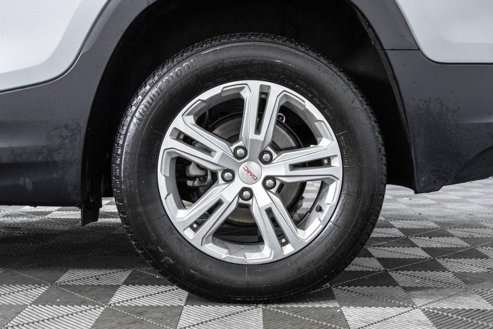 Used 2024 GMC Terrain SLE AWD/4WD image 44