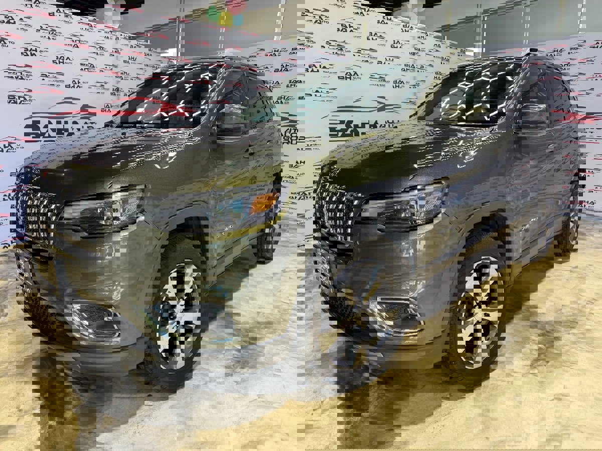 Used 2019 Jeep Cherokee Limited image 2