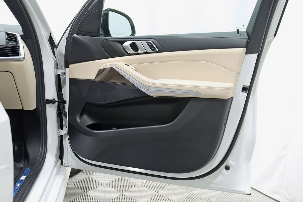 Used 2022 BMW X5 xDrive40i w/ M Sport Package AWD/4WD image 33