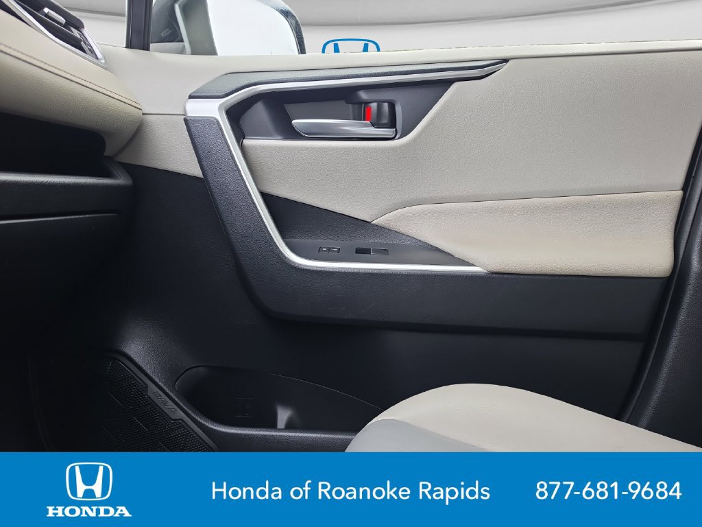 Used 2019 Toyota RAV4 XLE Premium FWD image 26