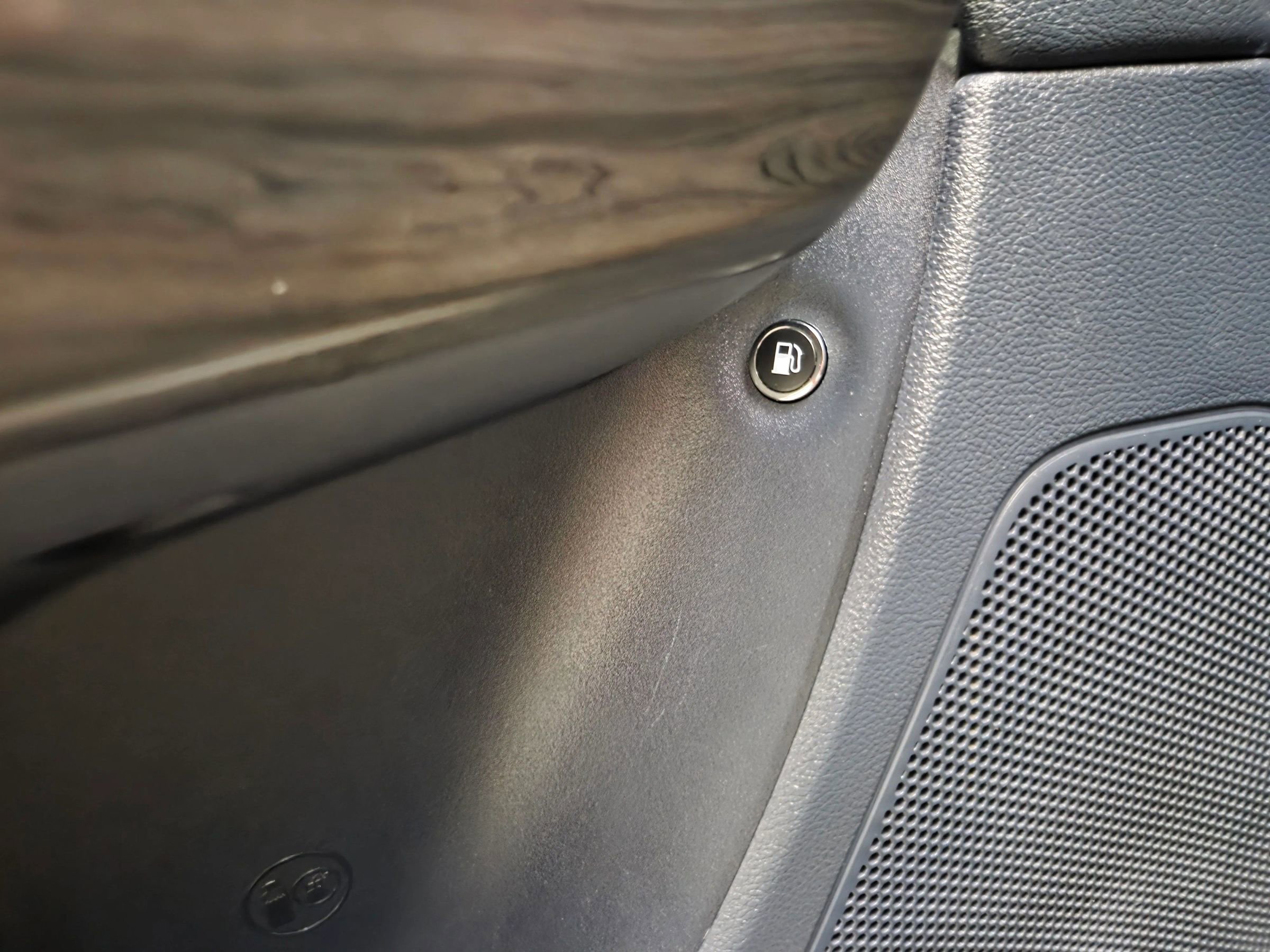 Used 2014 Jeep Cherokee Limited image 17