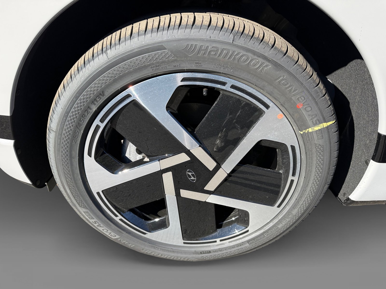 New 2026 Hyundai Ioniq 9 Calligraphy image 9