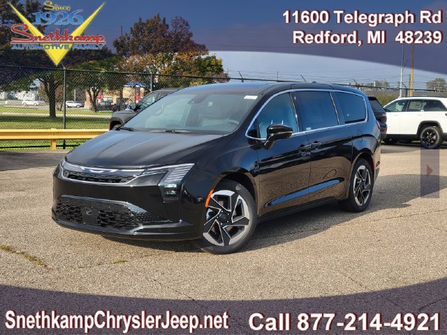 New 2027 Chrysler Pacifica Limited FWD image 1