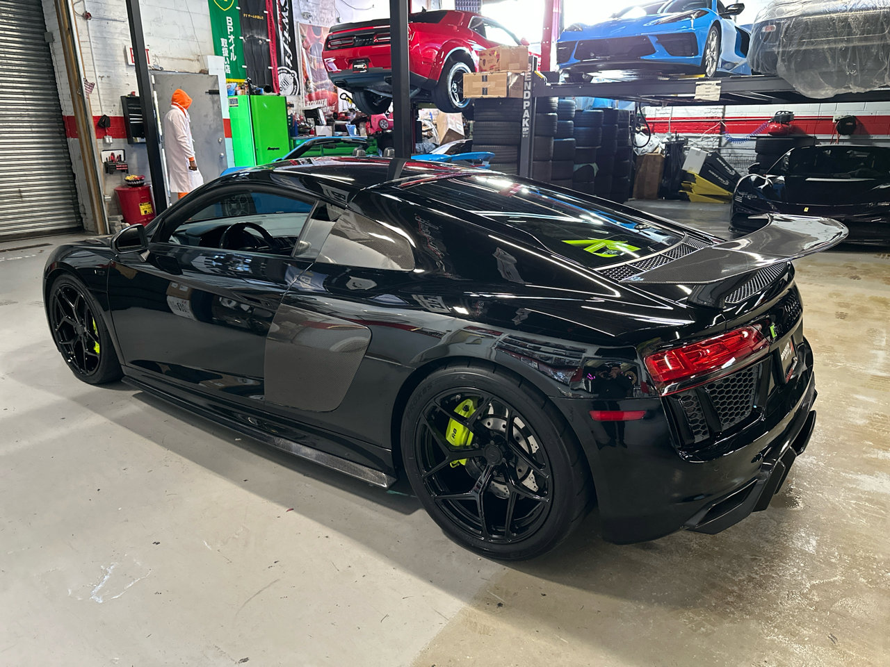 Used 2017 Audi R8 V10 w/ Carbon Exterior Package image 9