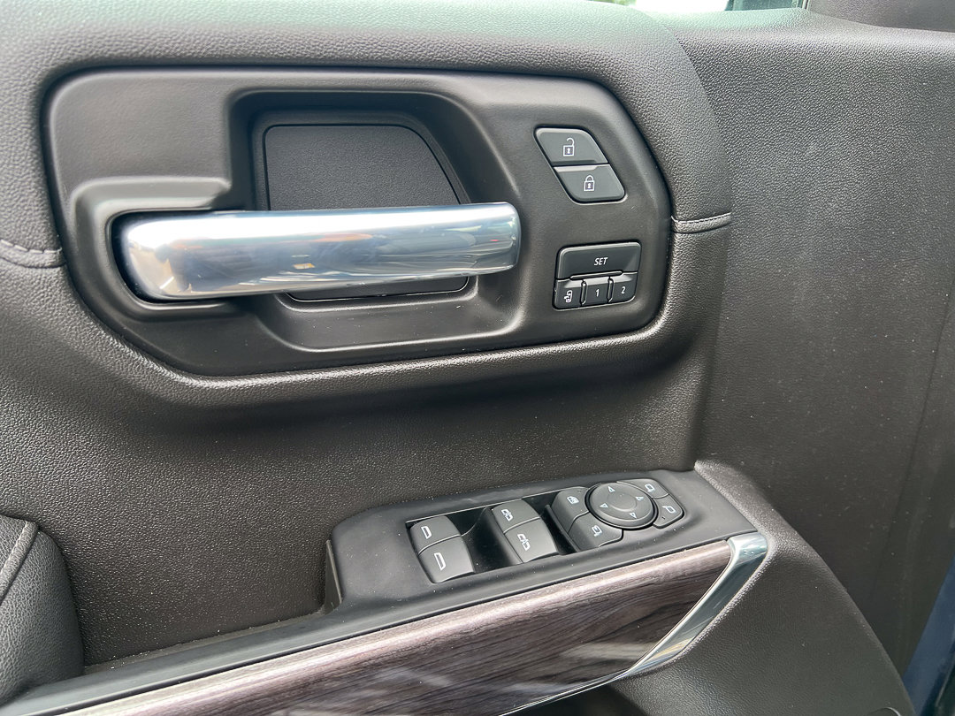 Used 2022 Chevrolet Silverado 1500 LTZ w/ LTZ Premium Package AWD/4WD image 15