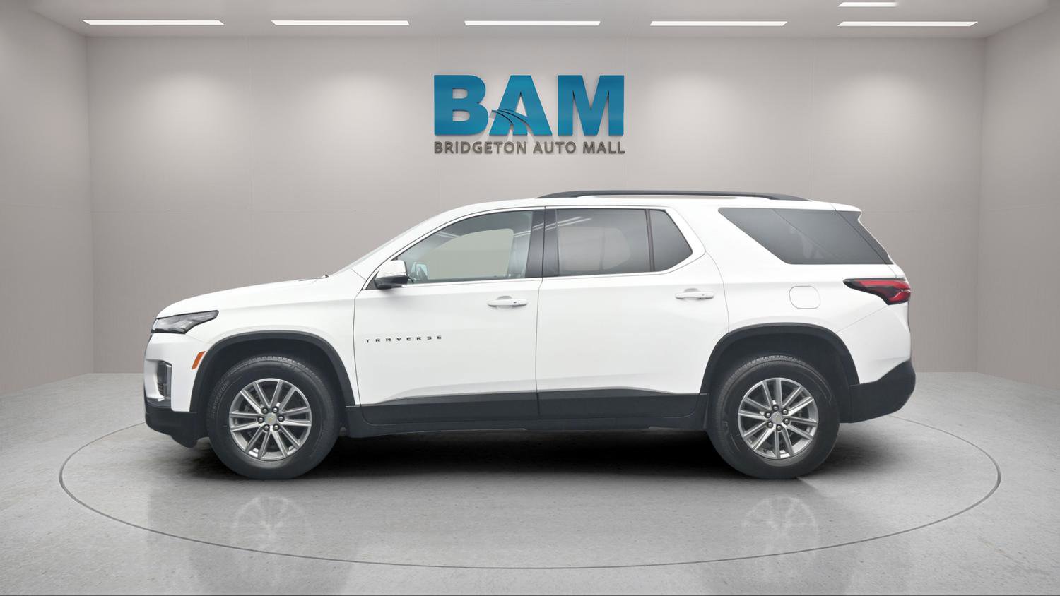 Used 2023 Chevrolet Traverse LT image 4