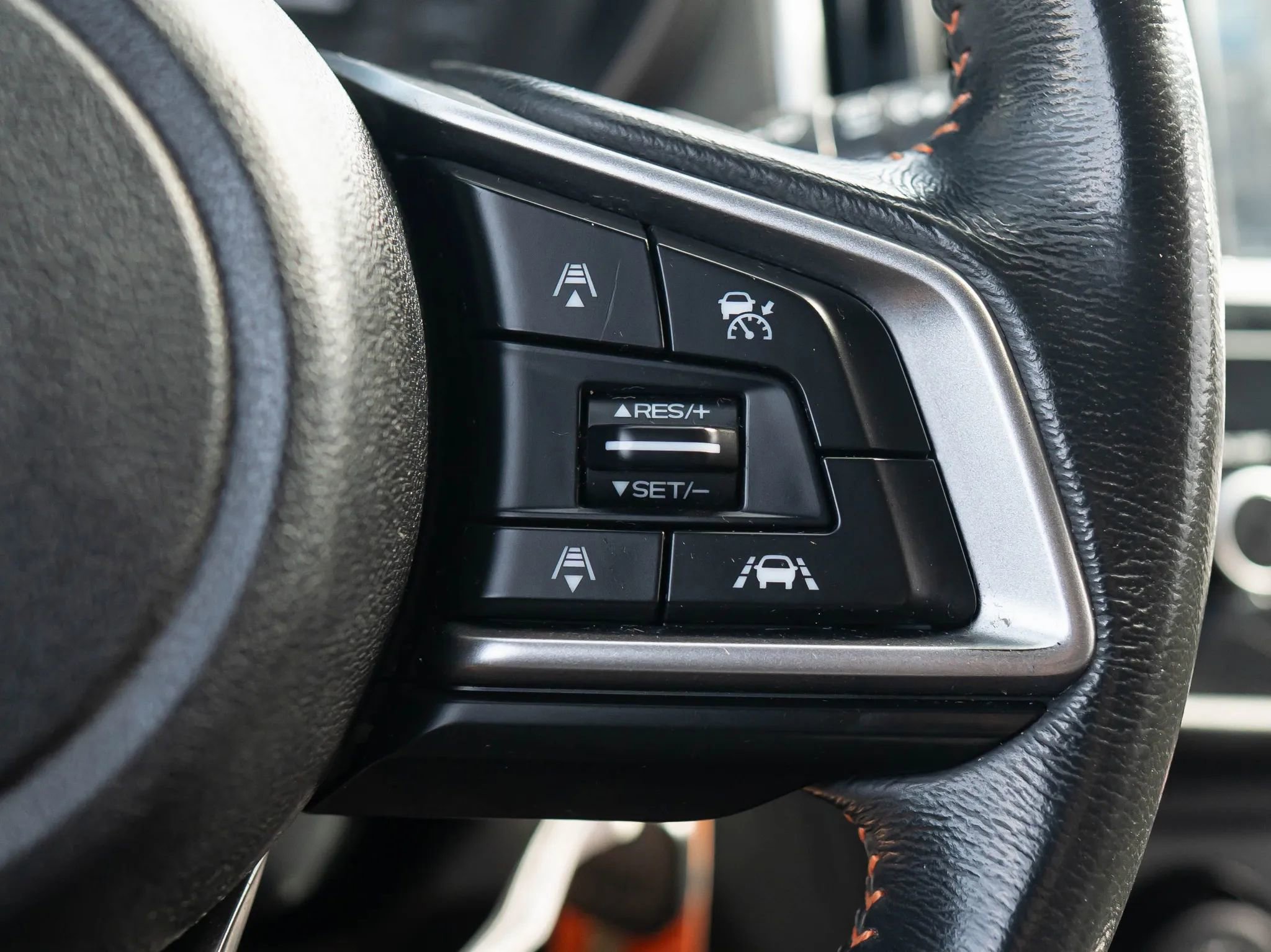 Used 2018 Subaru Crosstrek 2.0i Premium w/ Eyesight System image 33