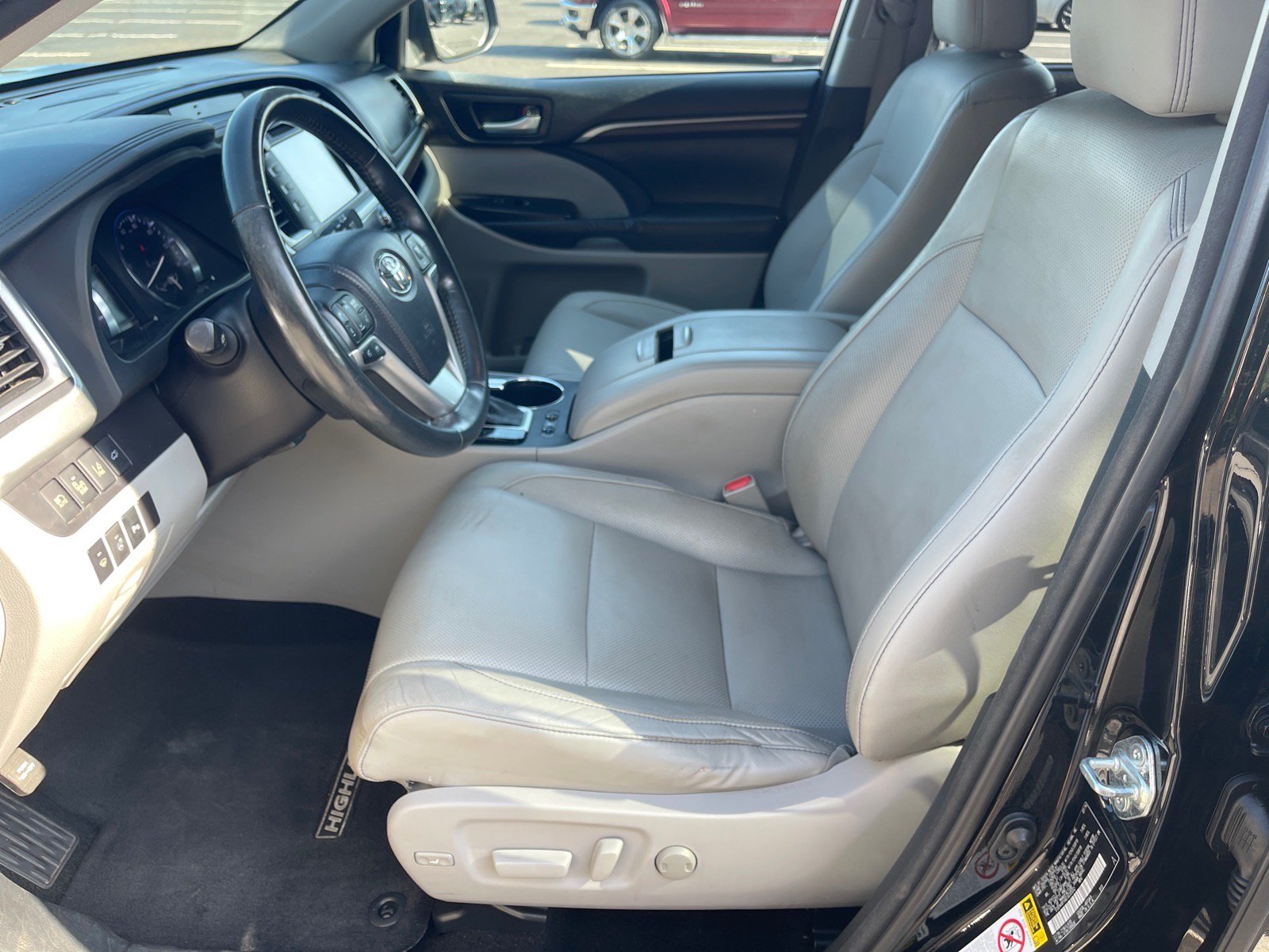 Used 2014 Toyota Highlander Limited Platinum FWD image 10