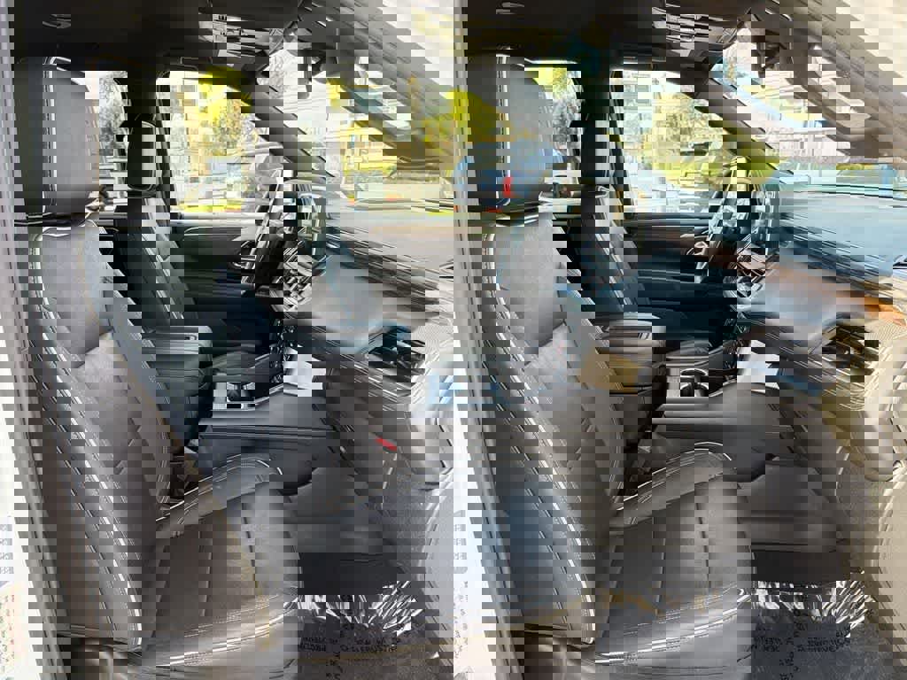 Used 2023 Chevrolet Suburban Premier image 42