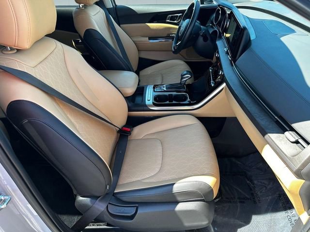 Used 2024 Kia Carnival EX image 29