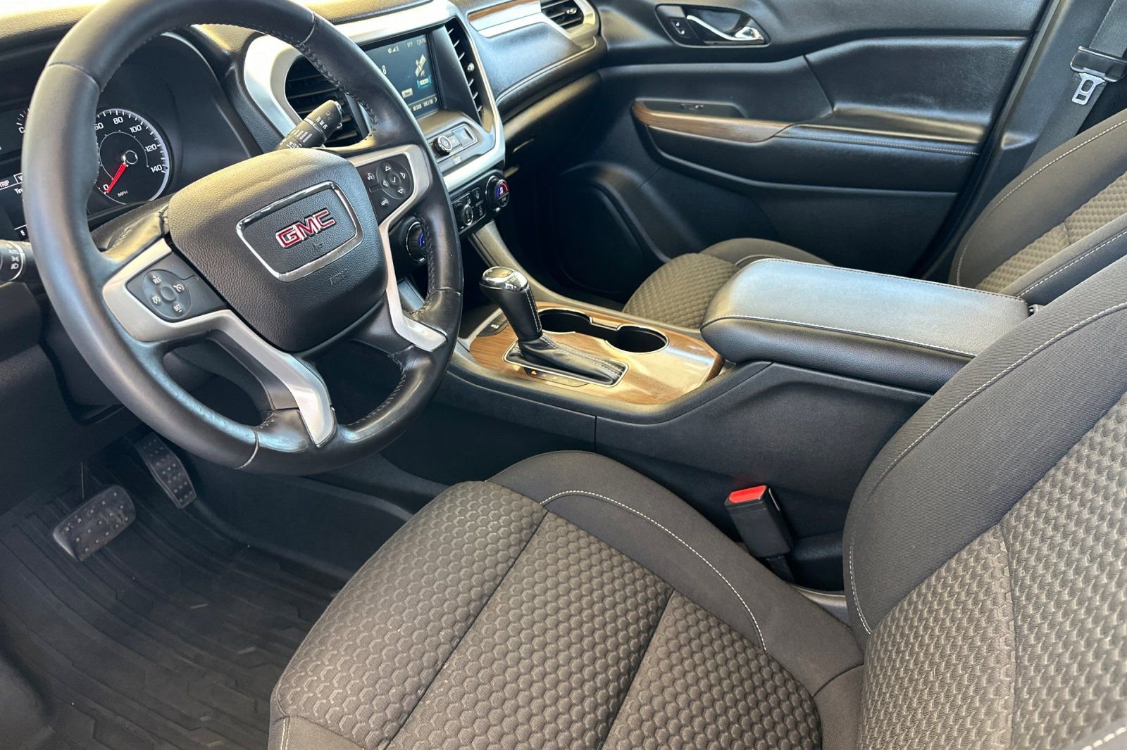 Used 2018 GMC Acadia SLE FWD image 10