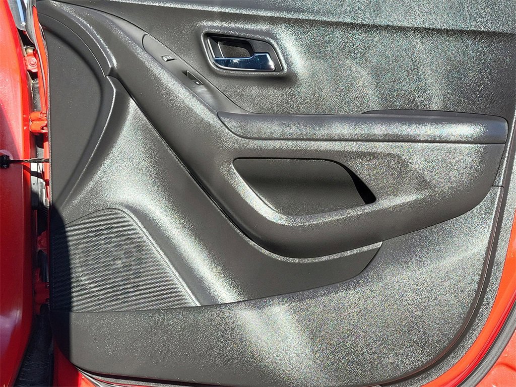 Certified 2020 Chevrolet Trax LT w/ LT Convenience Package image 14