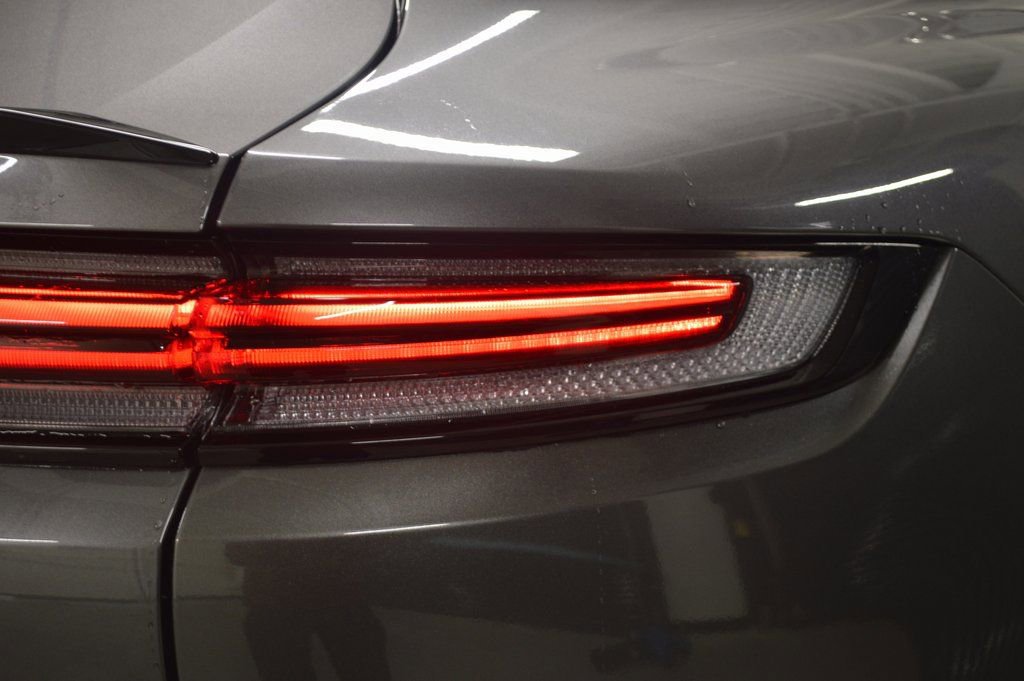 Certified 2024 Porsche Cayenne Coupe image 12