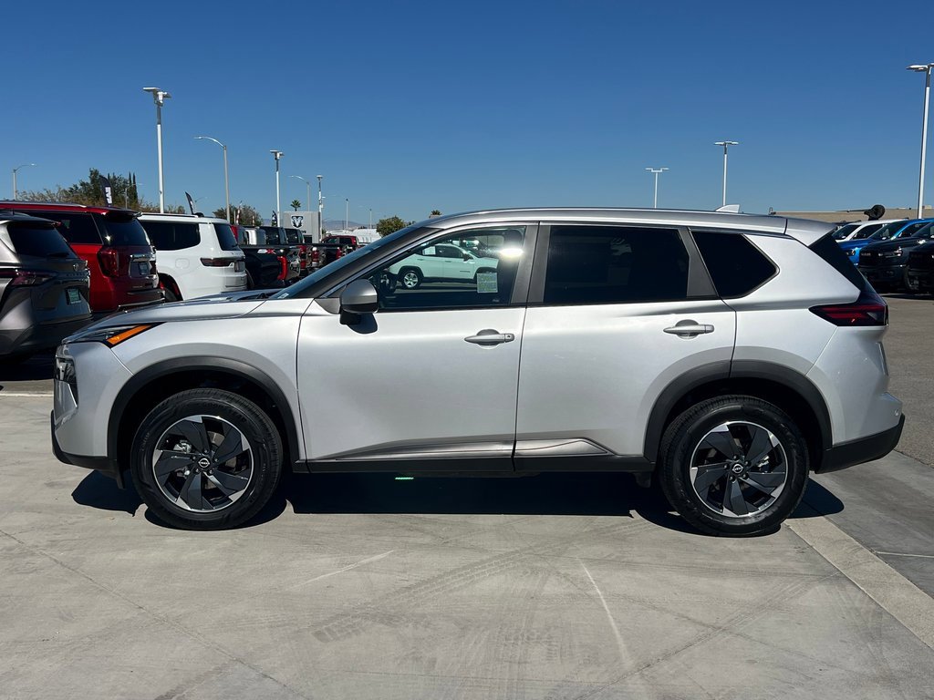 Used 2024 Nissan Rogue SV image 3