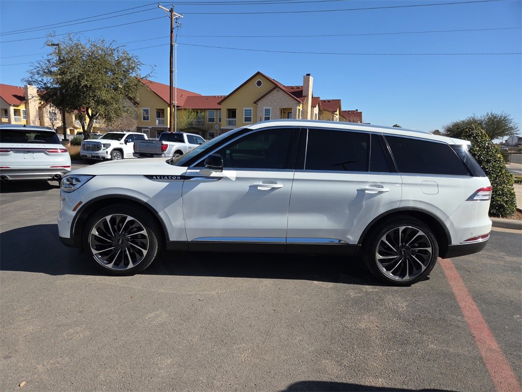 Certified 2022 Lincoln Aviator Reserve w/ Equipment Group 201A image 2