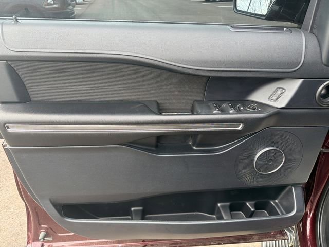 Used 2021 Ford Expedition XLT image 3