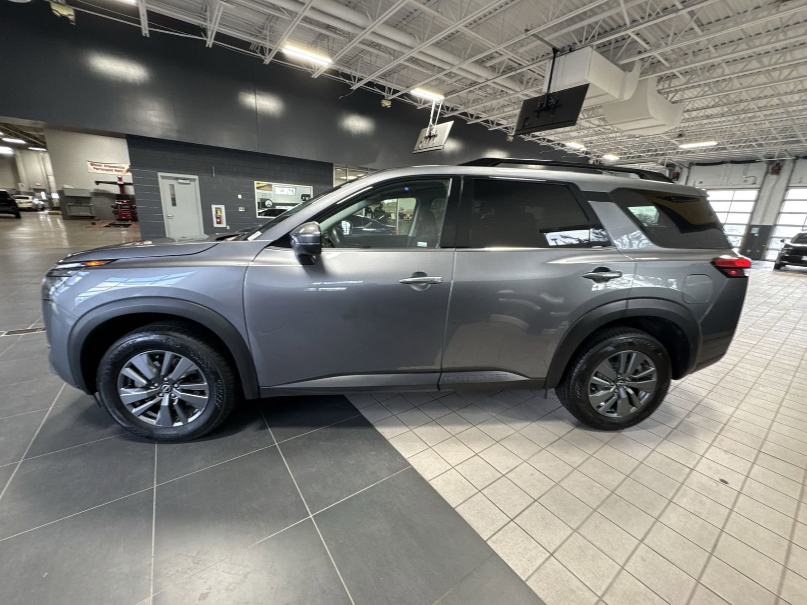 Certified 2025 Nissan Pathfinder SV image 36