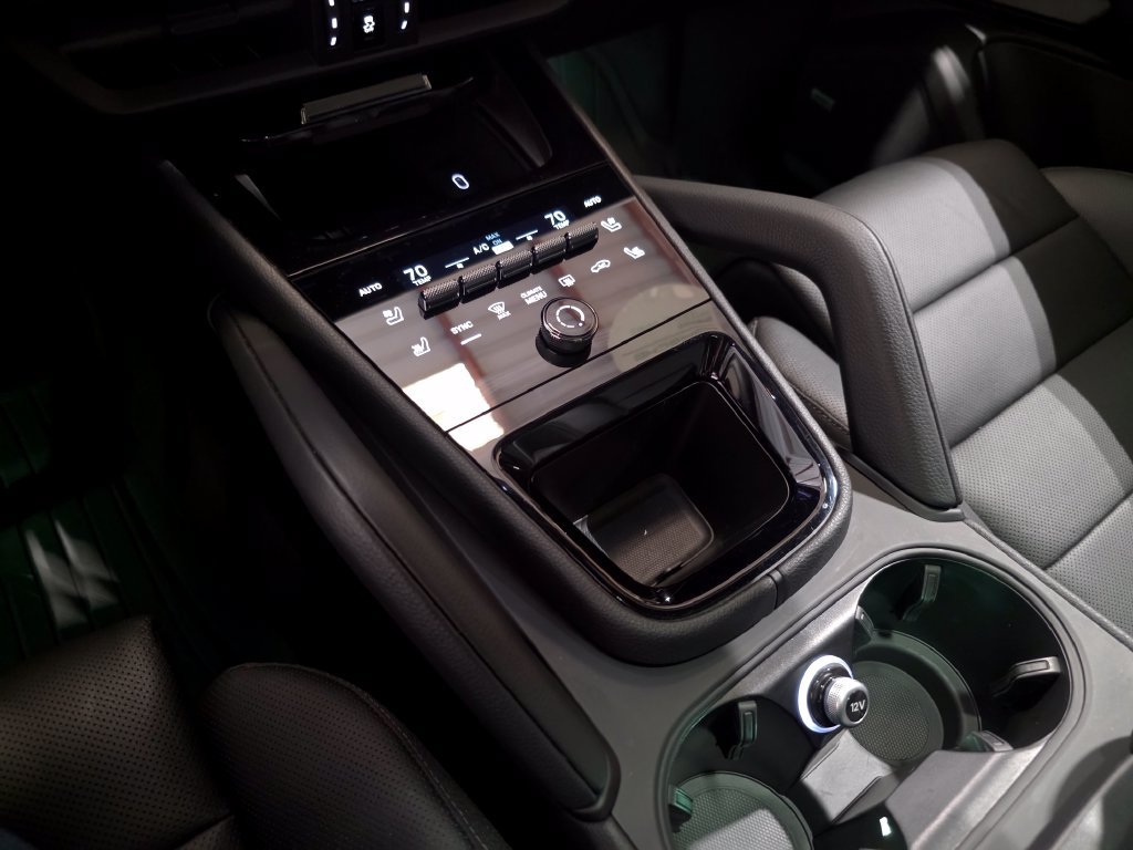 Certified 2026 Porsche Cayenne AWD/4WD image 30