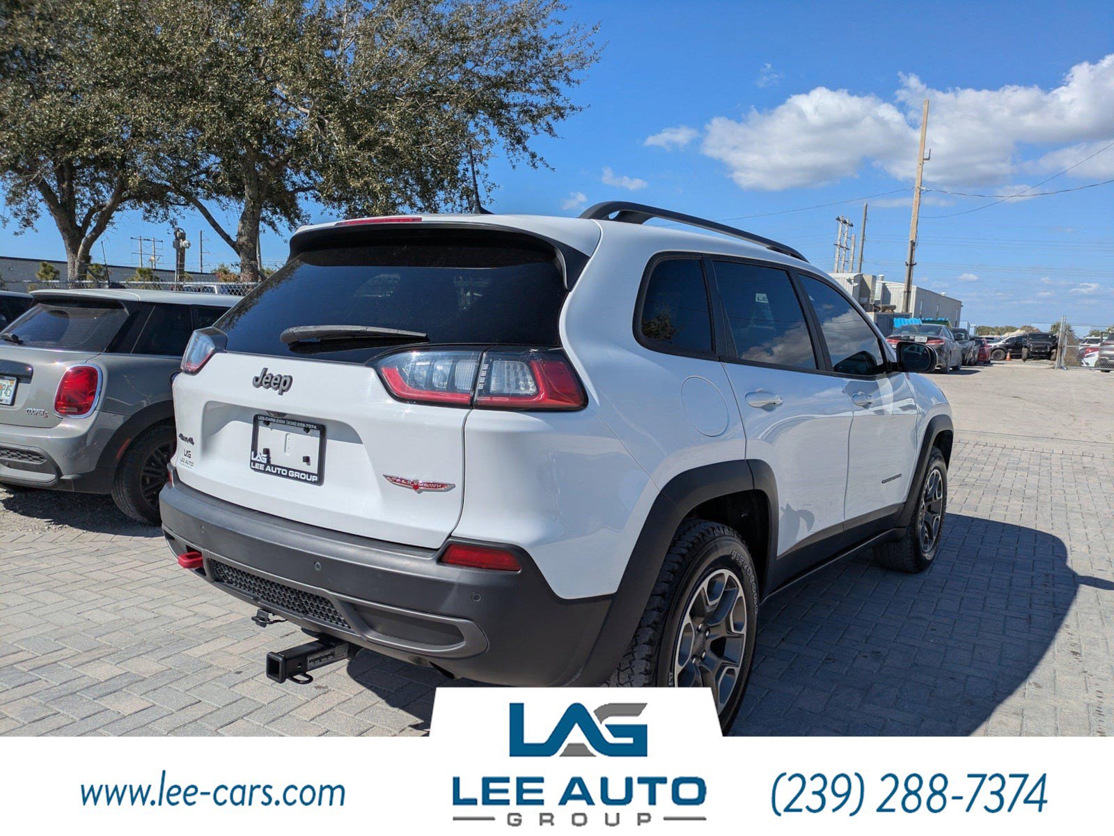 Used 2020 Jeep Cherokee Trailhawk AWD/4WD image 3