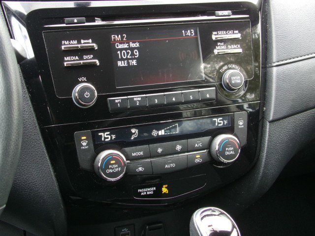 Used 2017 Nissan Rogue SV image 20