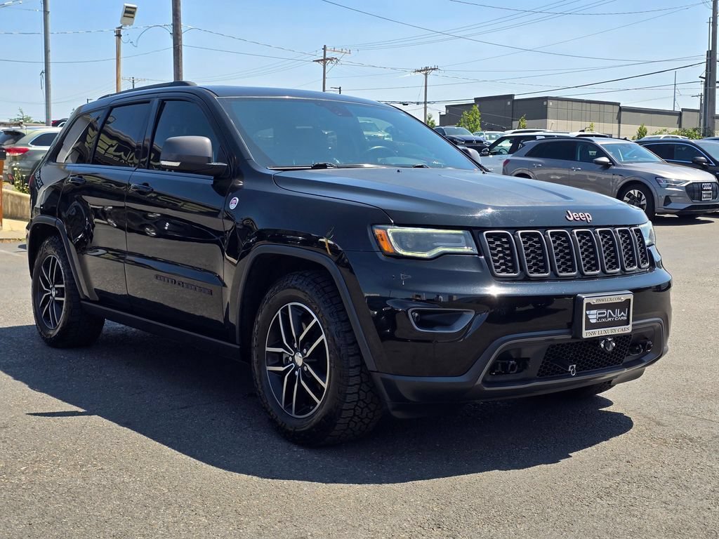 Used 2017 Jeep Grand Cherokee Trailhawk w/ Trailhawk Luxury Group AWD/4WD image 4