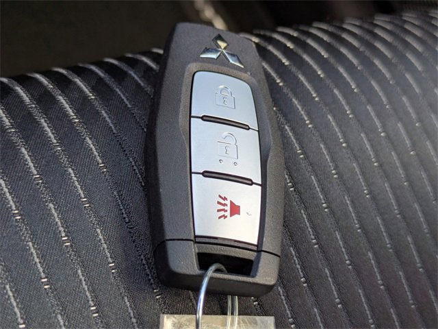 New 2025 Mitsubishi Outlander ES image 33