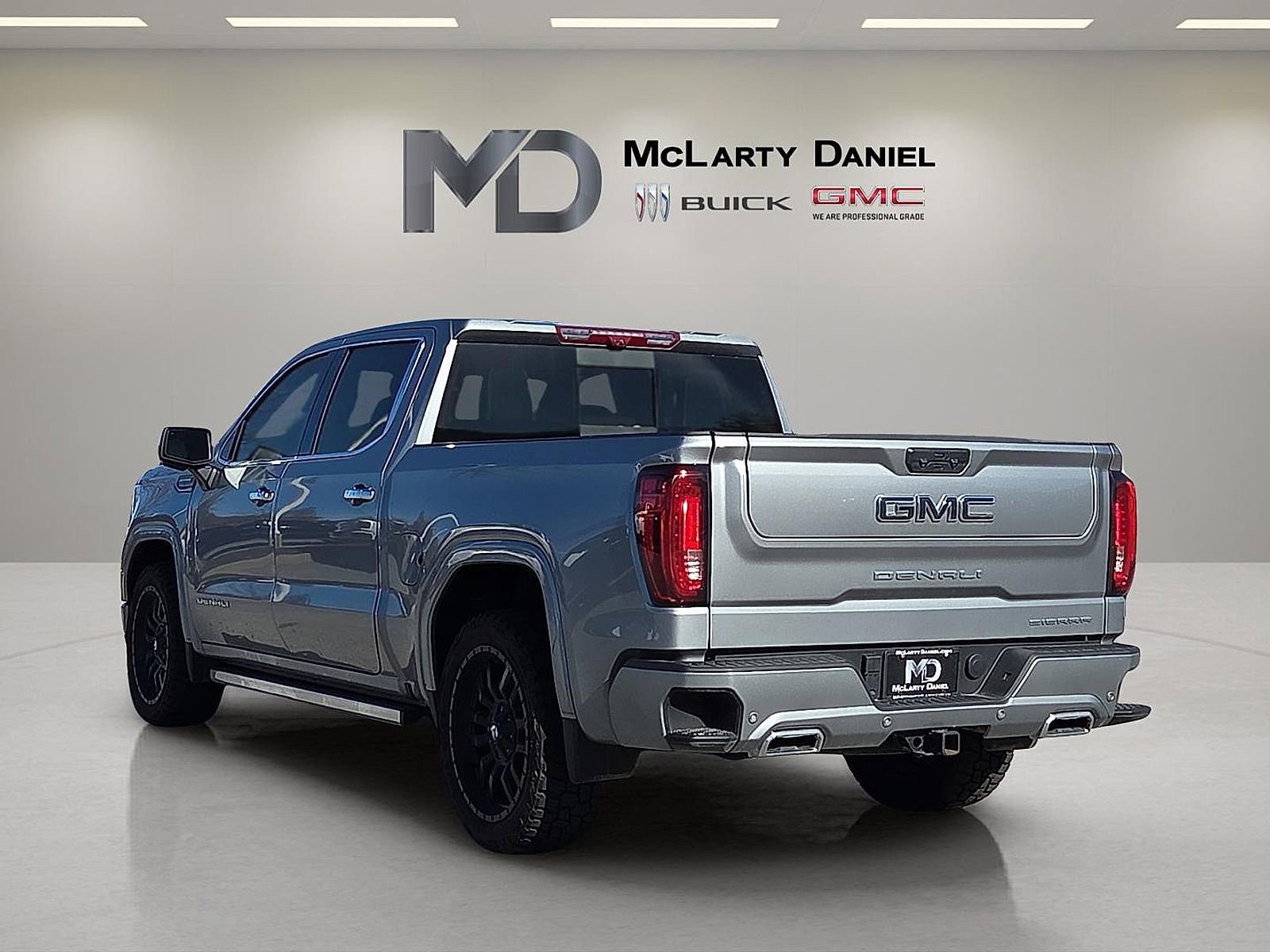 Used 2025 GMC Sierra 1500 Denali Ultimate image 4