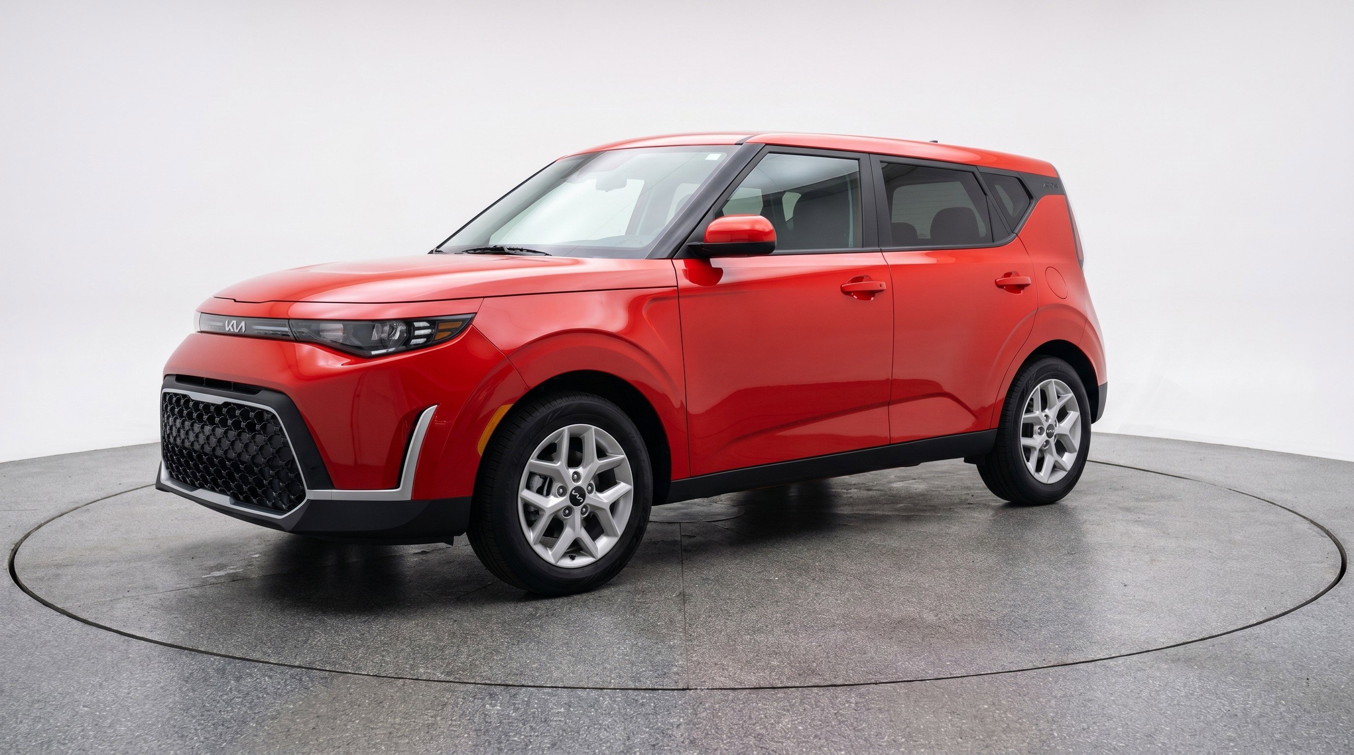 Used 2025 Kia Soul LX w/ LX Technology Package FWD image 3