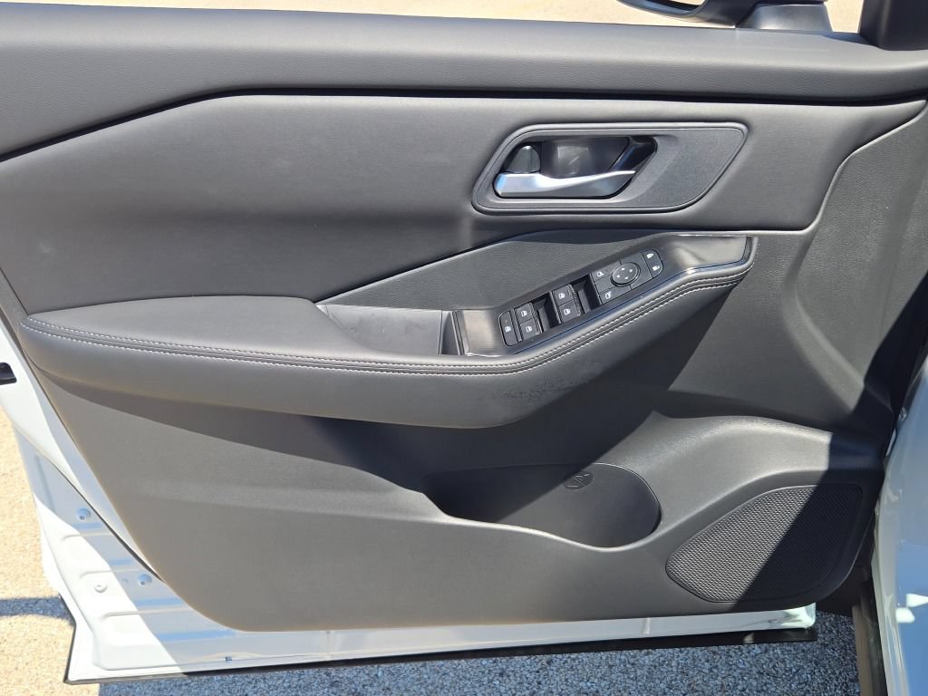 New 2026 Nissan Rogue SV AWD/4WD image 25