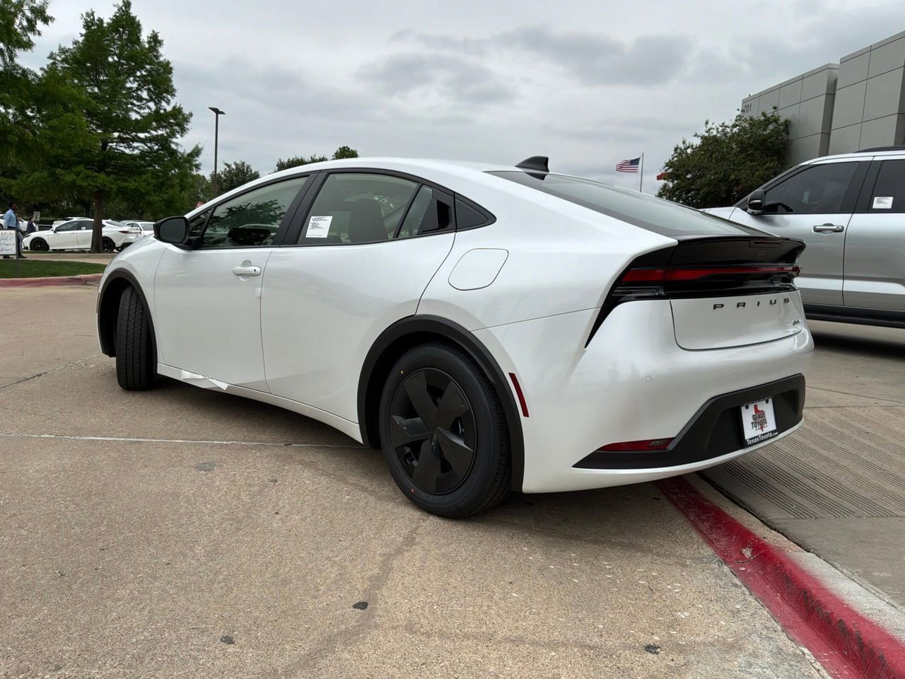 New 2026 Toyota Prius LE FWD image 7