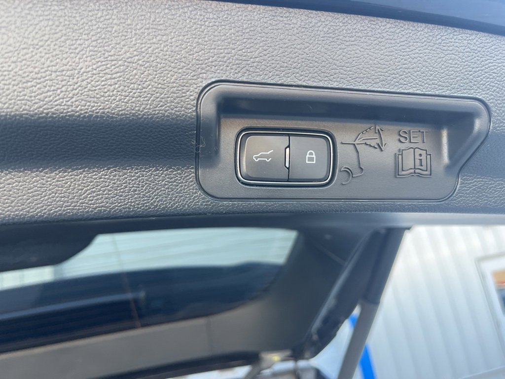 Used 2020 Ford Explorer XLT w/ Equipment Group 202A image 13