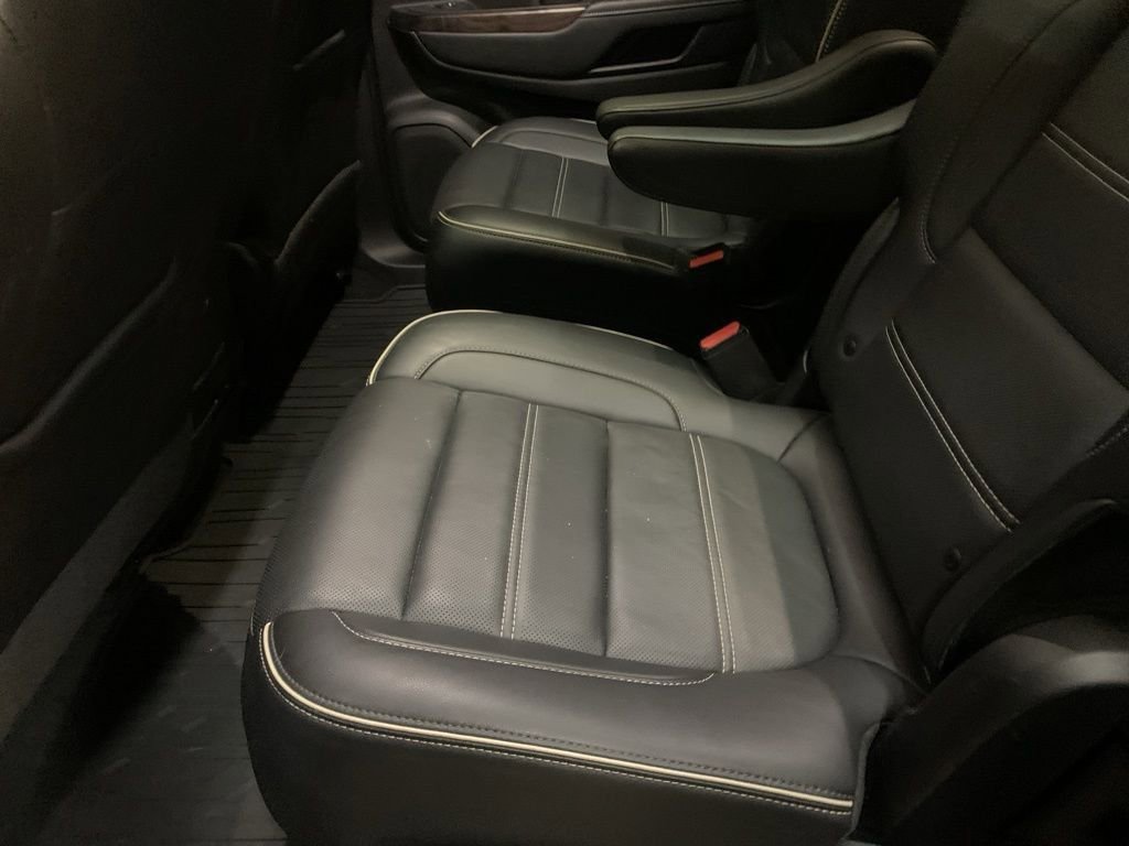 Used 2022 GMC Acadia Denali image 13