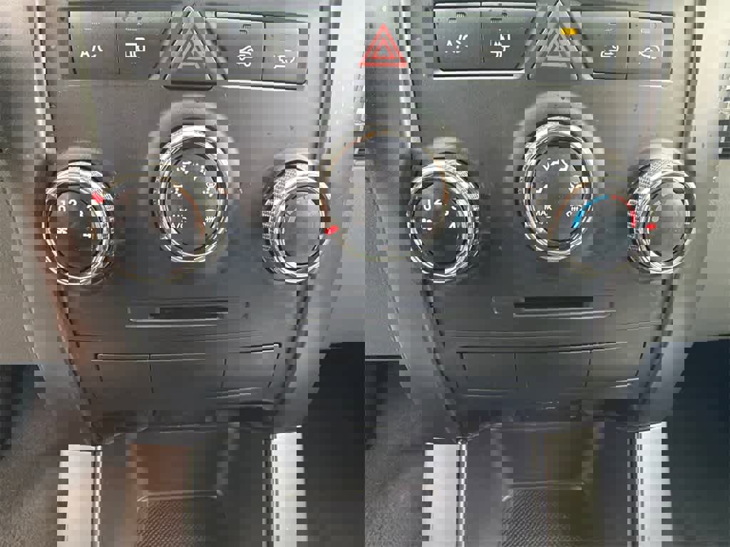 Used 2013 Kia Sorento LX w/ Value Pkg image 28