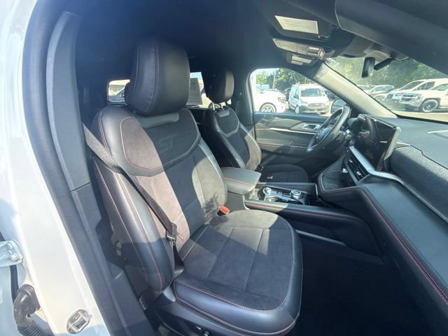 Certified 2025 Ford Explorer ST AWD/4WD image 14