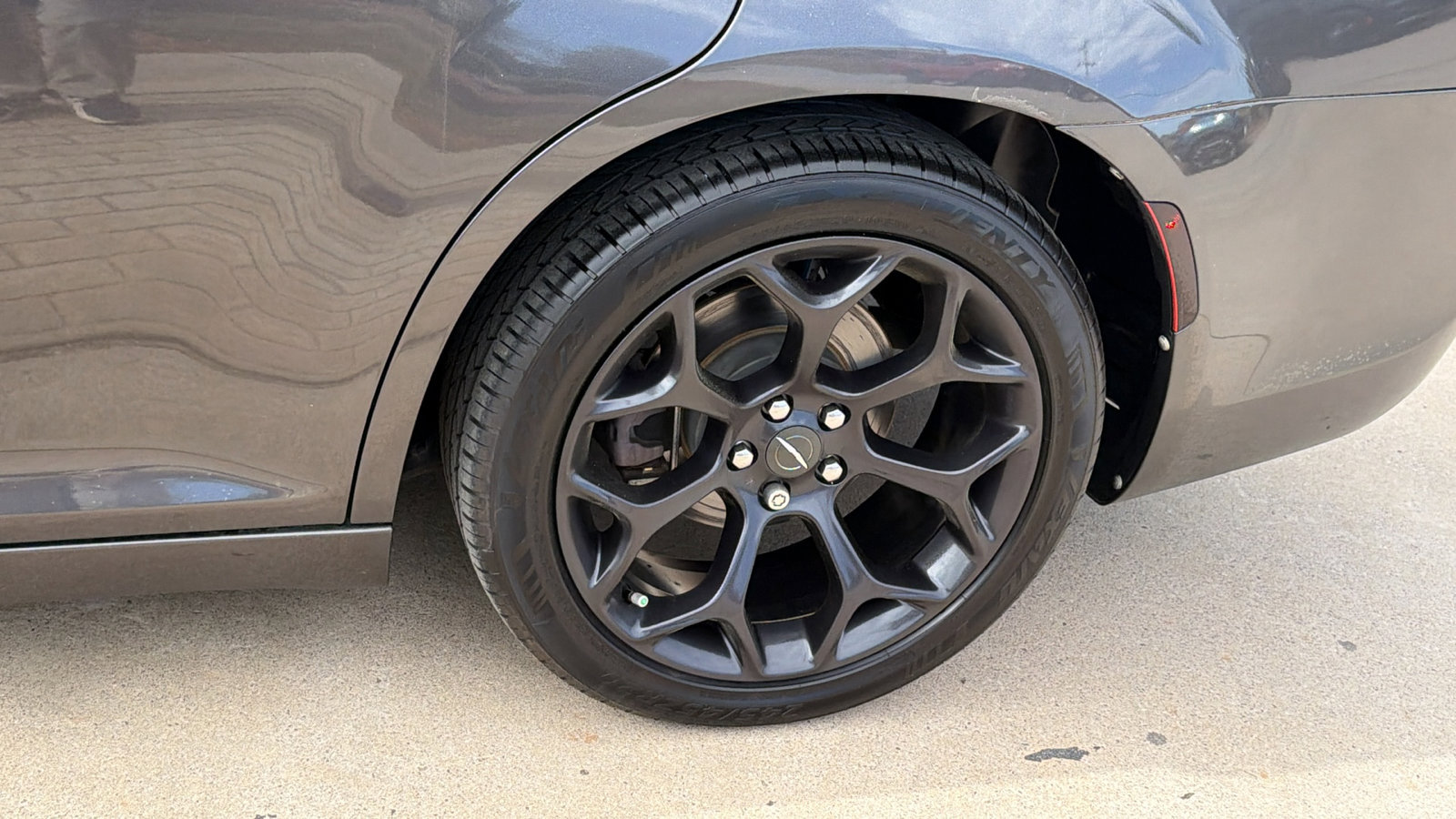 Used 2020 Chrysler 300 Touring w/ Sport Appearance Package image 12