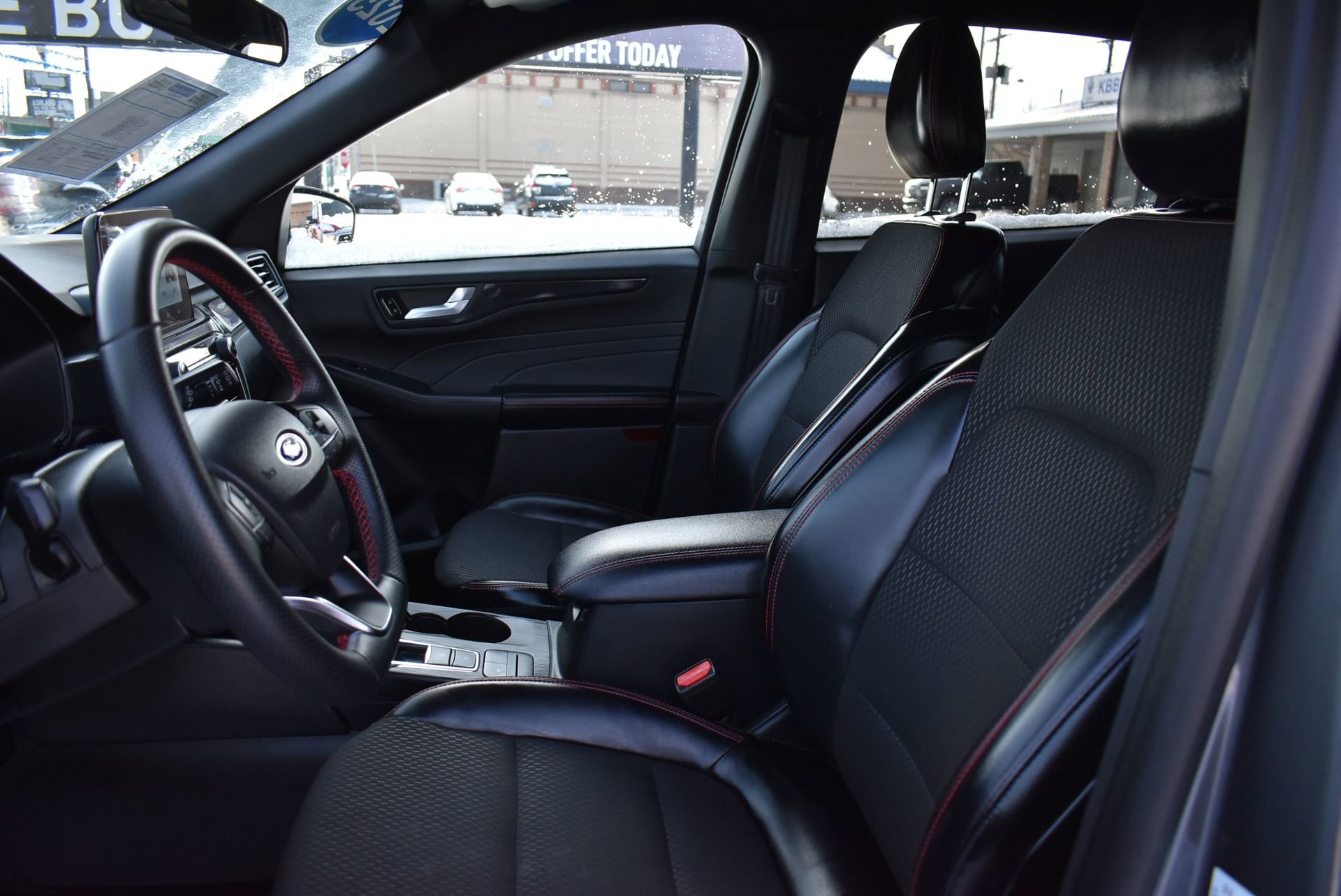 Used 2025 Ford Escape ST-Line image 14